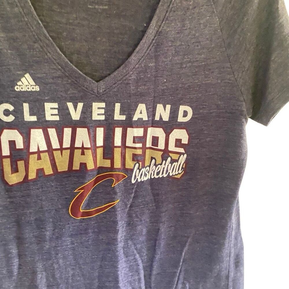 Adidas, Cleveland Cavaliers, basketball size extra large short sleeve V-neck